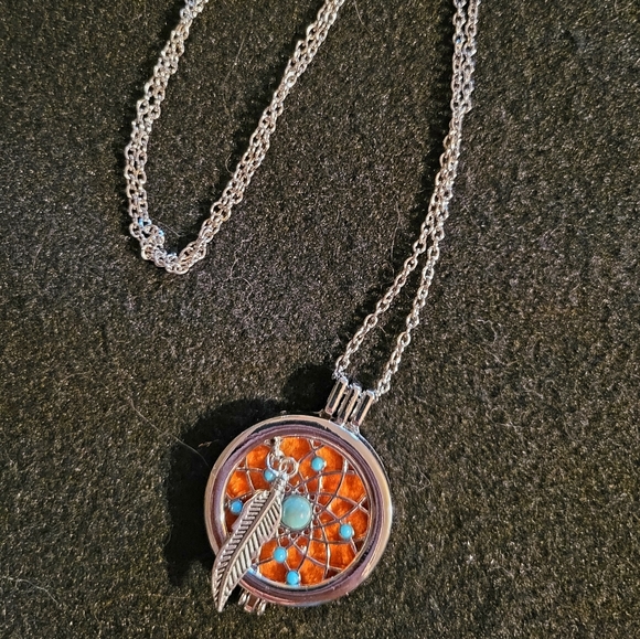 Dream Catcher Essential Oil Necklace NWOT - Picture 1 of 2